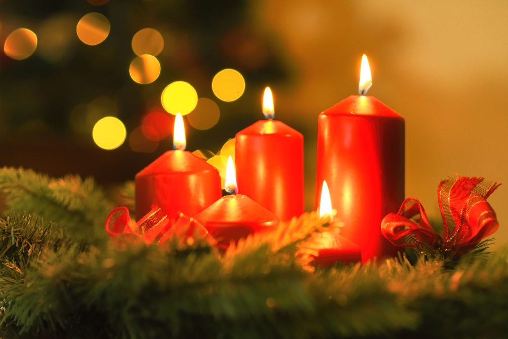 Bougies et lumières douces pour une ambiance de Noël cocooning