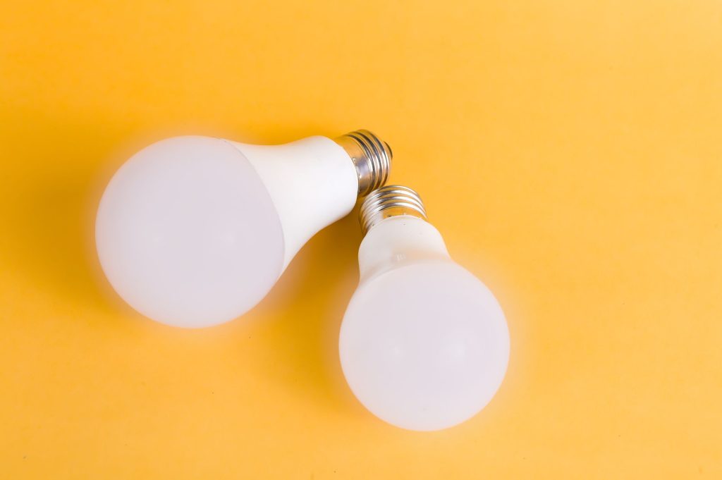 Multiprise et appareils électriques branchés à la maison