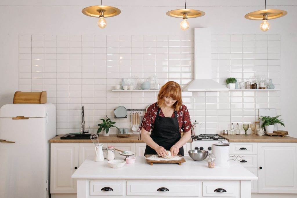 Îlot central de cuisine séparant l'espace cuisson du séjour
