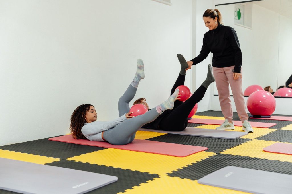 Exercices doux de renforcement profond adaptés au post-partum